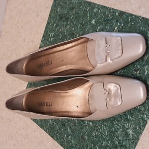 Vaneli soft pale gold/cream 9 1/2 ss dress shoes 1and half inch heel.9…